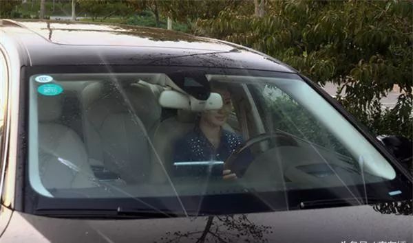 玻璃水怎么调节喷射角度,玻璃水喷斜怎么调