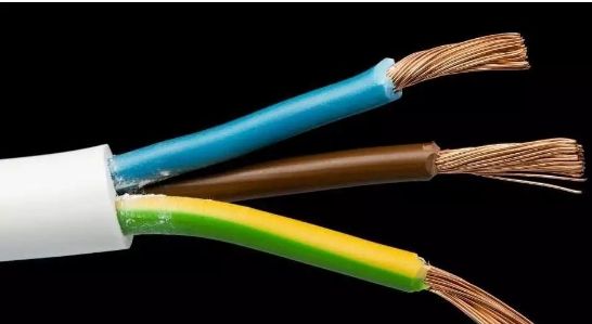 我们轰轰烈烈拆了10面墙，最后，在卧室吃上了烤翅……