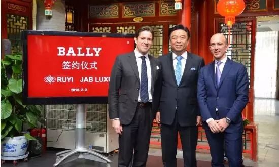 I.T上半财年净利润破1亿港元；Moncler前三季度亚洲地区收入大涨32%；HMxMoschino联名系列发布