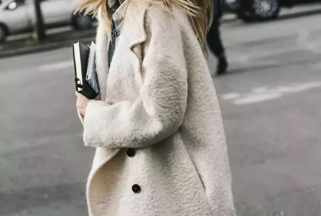 大衣不用干洗两招自己搞定,毛呢大衣脏了很难洗