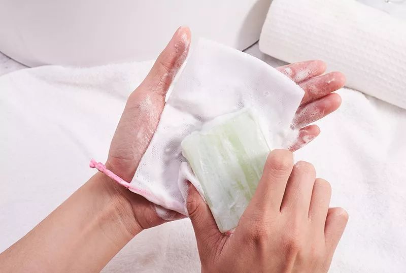 把洗衣机的残渣污垢排出来,洗衣机的洗涤盒的水垢