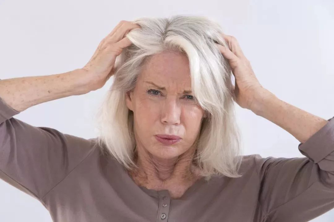 拔一根白头发跟长十根白发没关系,白头发拔一根长三根科学解释