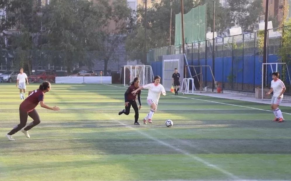 喜报我校获全市足球赛冠军,中国人民大学女子足球队