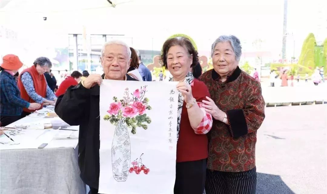 体育中心看展菊,在体育中心玩乐的一天