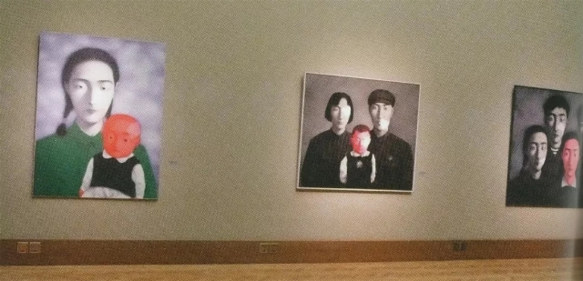 过往与当下的时空隧道：张晓刚《血缘：大家庭第十三号》