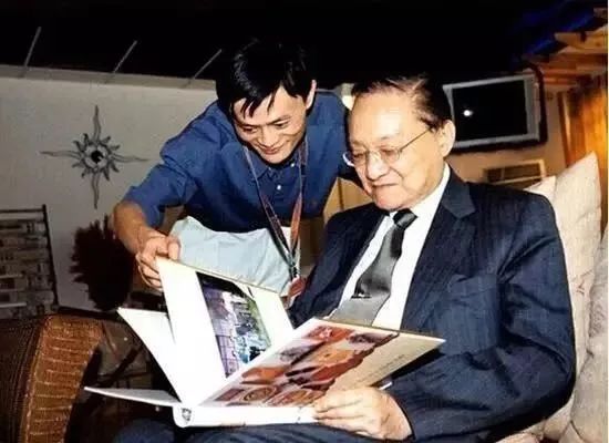 金庸驾鹤西去，人间再无江湖！