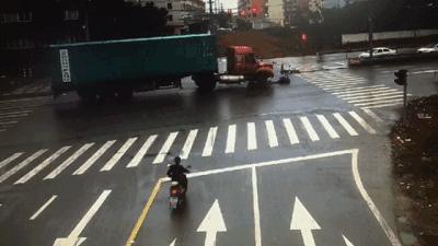 【普法小课堂】怎样才算闯红灯？这三张图告诉你答案！