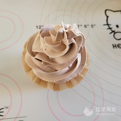 熊猫杯子蛋糕的做法,萌物杯子蛋糕的做法