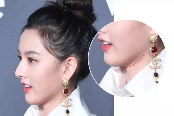 蜡笔小新无法抵挡蛋糕的诱惑,蜡笔小新被挤太阳穴