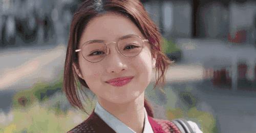 蜡笔小新无法抵挡蛋糕的诱惑,蜡笔小新被挤太阳穴