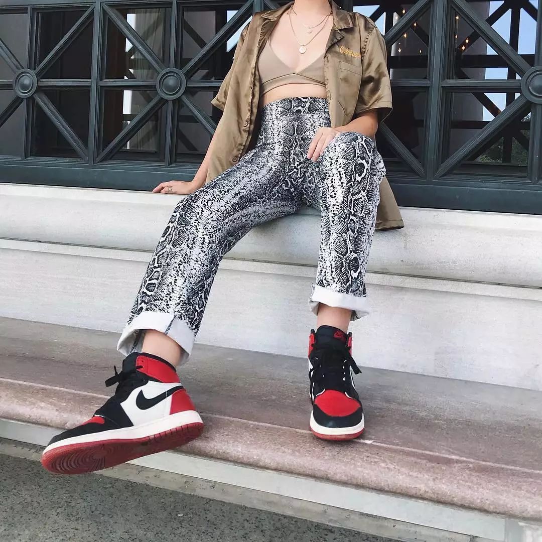 那些把球鞋操在球场,把机车开在路上的女生们