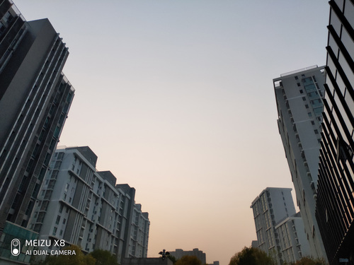 魅族x8打游戏可以使用刘海屏吗,魅族X8测评