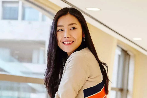 奚梦瑶何穗大表姐的维密秀,奚梦瑶何穗刘雯冬季街拍机场