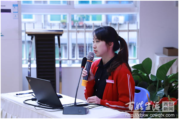 四川省直属机关东府幼儿园接待西部幼教论坛的专家参观交流