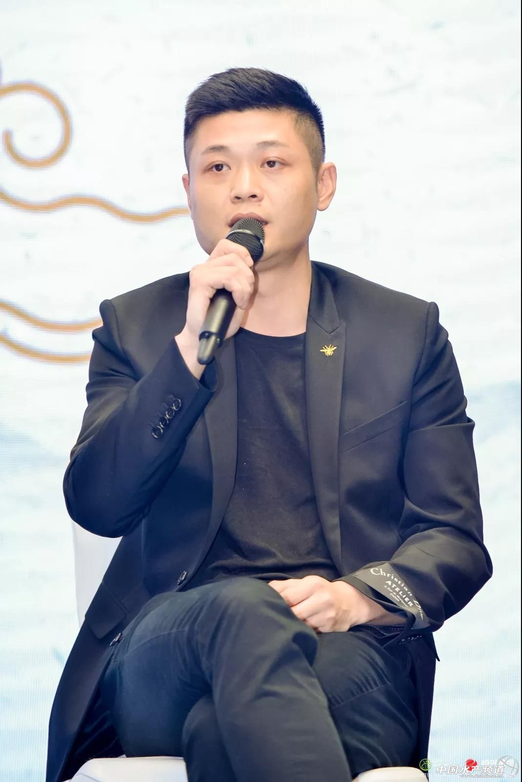 海鲜市场人山人海现直播,水产市场人山人海