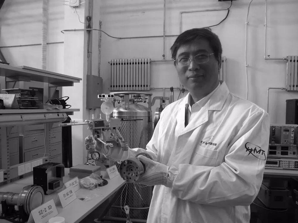 今天，向大家报告一个沉痛的消息