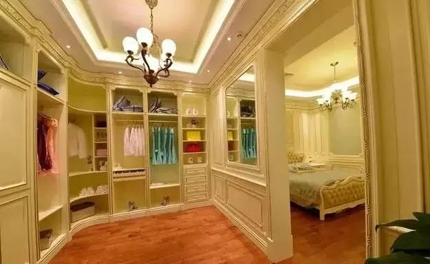 青岛一木中华老字号,一木一生黄花梨工艺品店