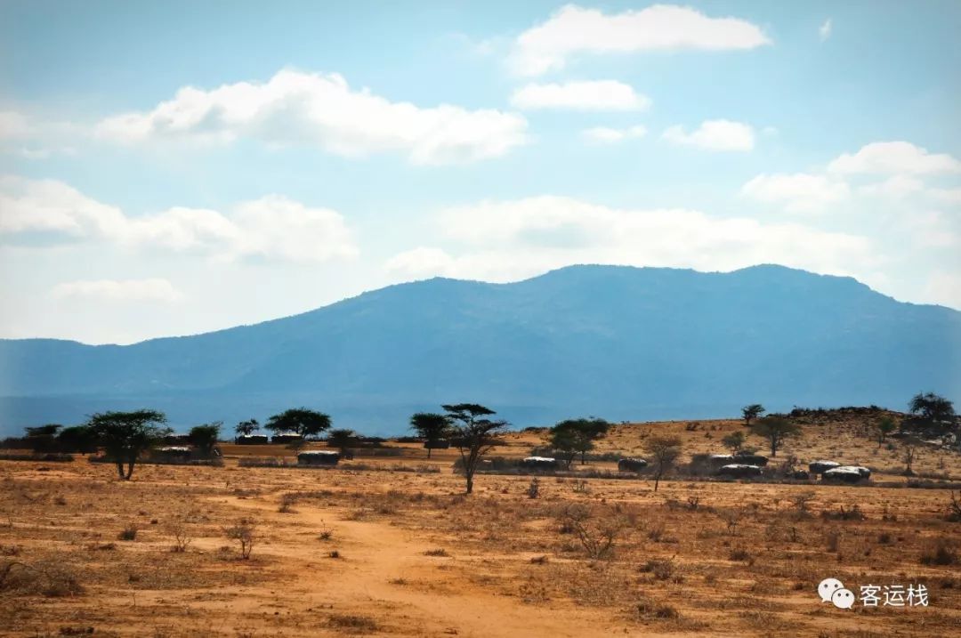 桑布鲁荒野里，我们的主要食物是奶和血｜会玩