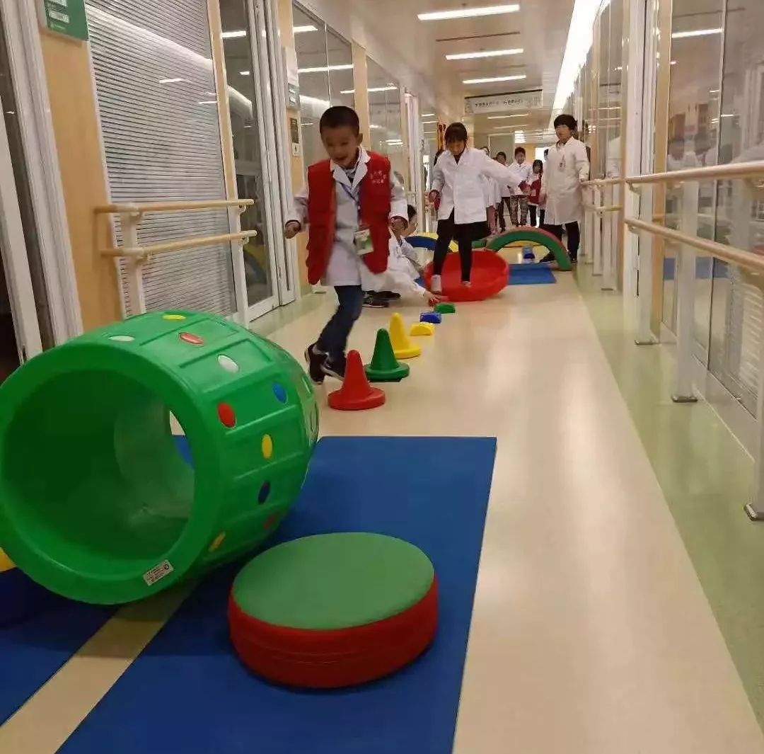 记者走进医院康复科了解康复医学,儿童康复治疗师课程