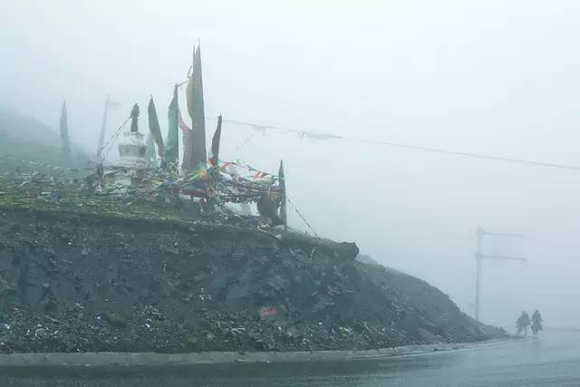 世界这么大我一直在路上,世界这么大我想自己去看看