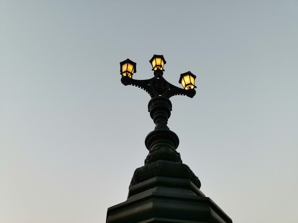 荣耀Magic2拍照如何？手持超级夜景赞爆