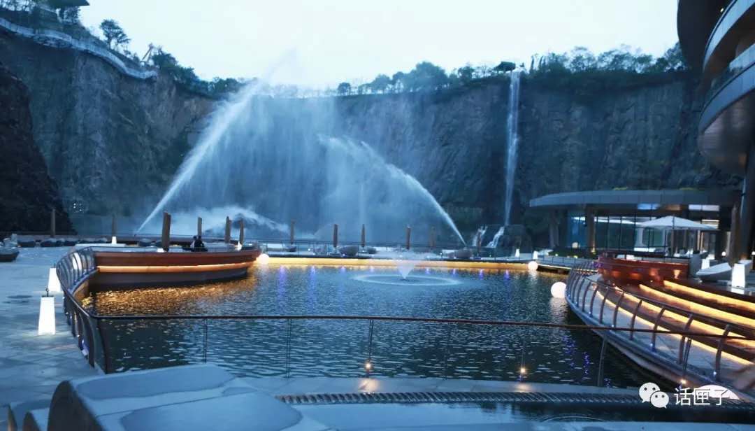 深坑酒店今天开业！历时十多年，上海在百米深坑里建造全球海拔最低酒店，曲折、艰辛远远超出你想象……