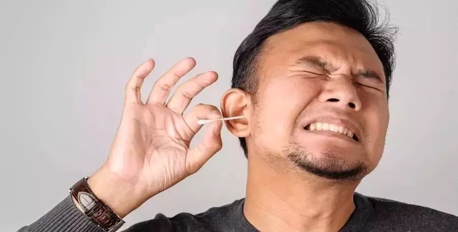 怎么才是正确的掏耳屎,掏耳屎的危害你了解多少呢