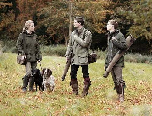 burberry风衣必买经典款,一件好的女士风衣价格