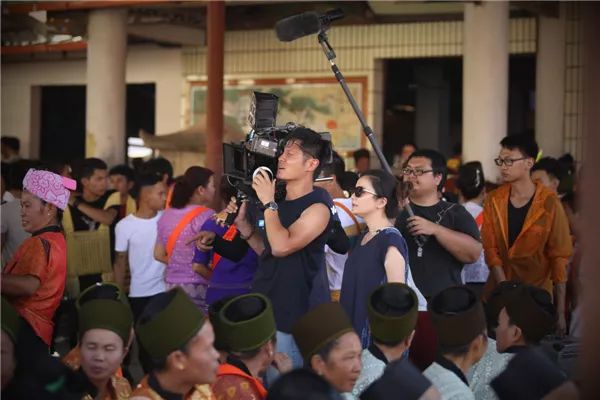 陈晓卿陈导：人间风味没我不爱吃的双手曾沾满天津皮皮虾的鲜血