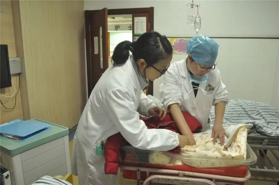 平湖准妈妈住院待产，胎儿胎心突然消失！千钧一发之际……