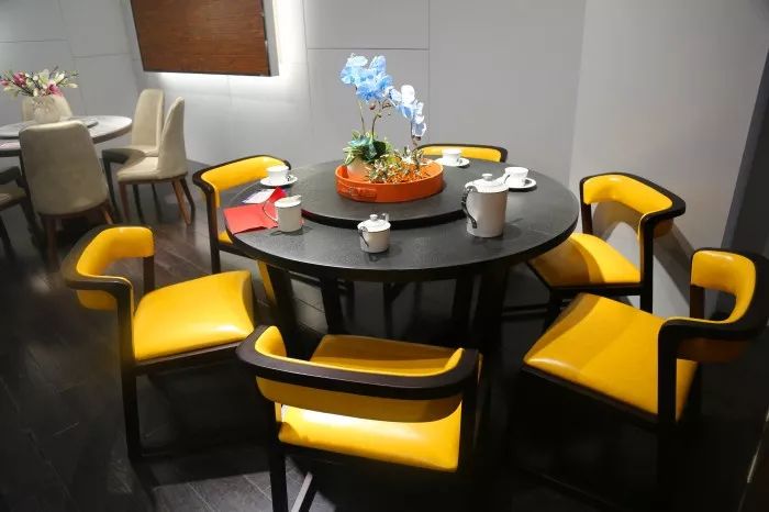 瞒不住了！神木双虎家私最低5折起售，样品狂甩，神木婆姨女子抢疯了