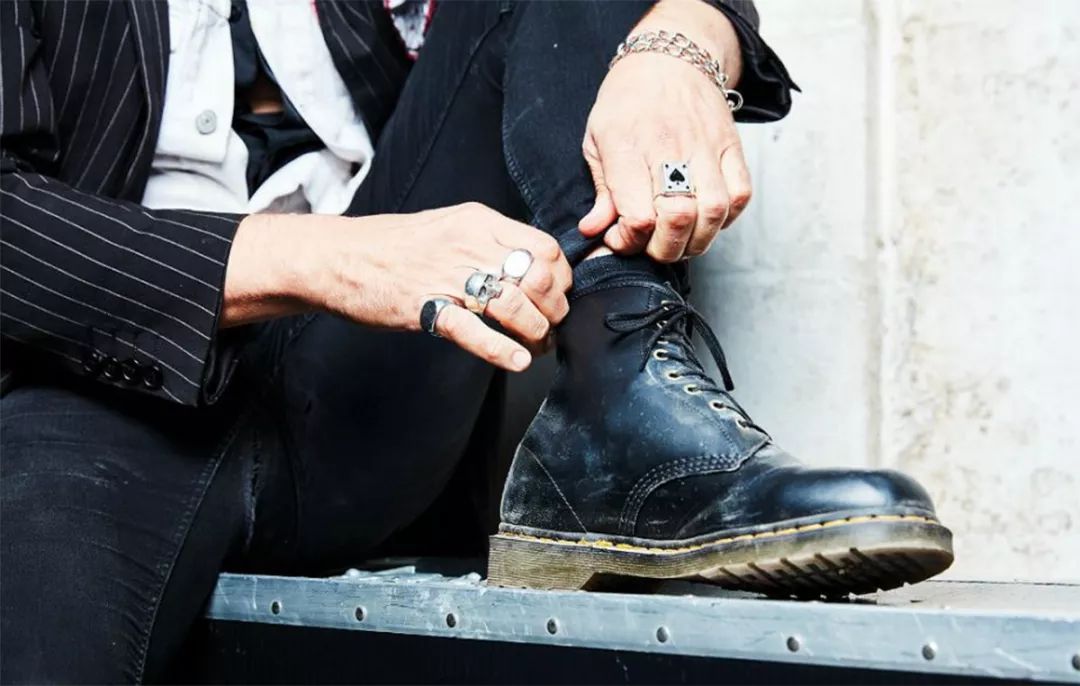 CdG、NBHD被区别对待?Dr.Martens“傲娇”的另一面~