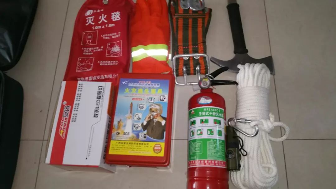 家庭应备火灾逃生四种宝,家庭火灾应急处理小常识