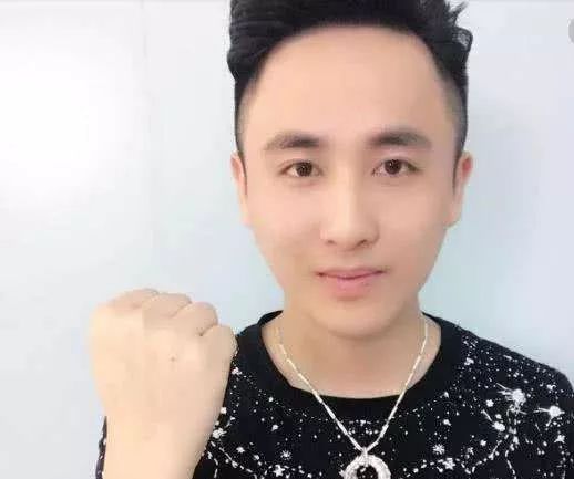 火火火哥直播间,快手网红散打哥