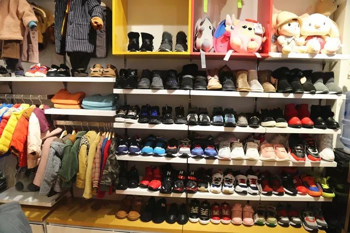 挤爆！1元抢儿童围巾雨伞，童装羽绒服低至2.9折，神木这家店要被搬空了！