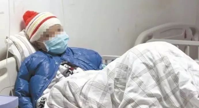 12岁孩子尿毒症父亲后悔痛哭,11岁男孩肾癌患癌晚期