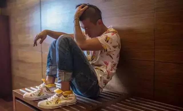 朋友圈里的鞋贩子是什么,鞋贩子朋友圈背景图