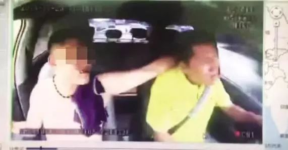 出租车已开140公里/小时,乘客还掐住司机威逼加速!真相让人愤怒……