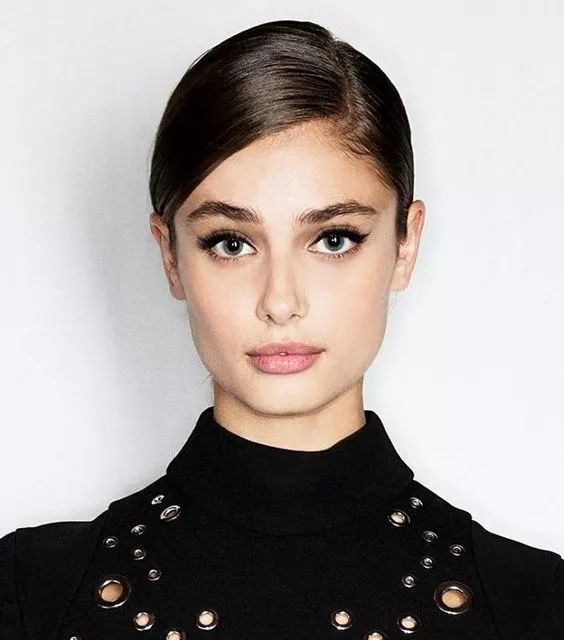 野生美妆博主肥崽刘最近爱眼影（请温柔对我）