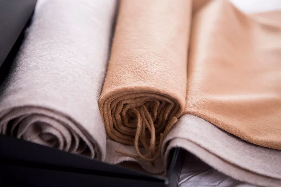 阿尔巴斯山羊绒围巾,阿尔卑斯山羊绒围巾