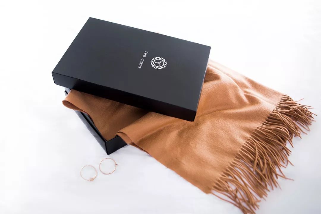 来自海拔1500米的阿尔巴斯白山羊绒围巾—羊绒界的“爱马仕”