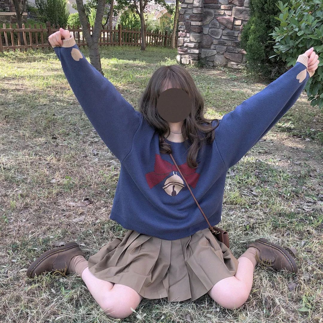 别再穿黑色了，这个颜色今年超流行，百搭时髦还显白显气质