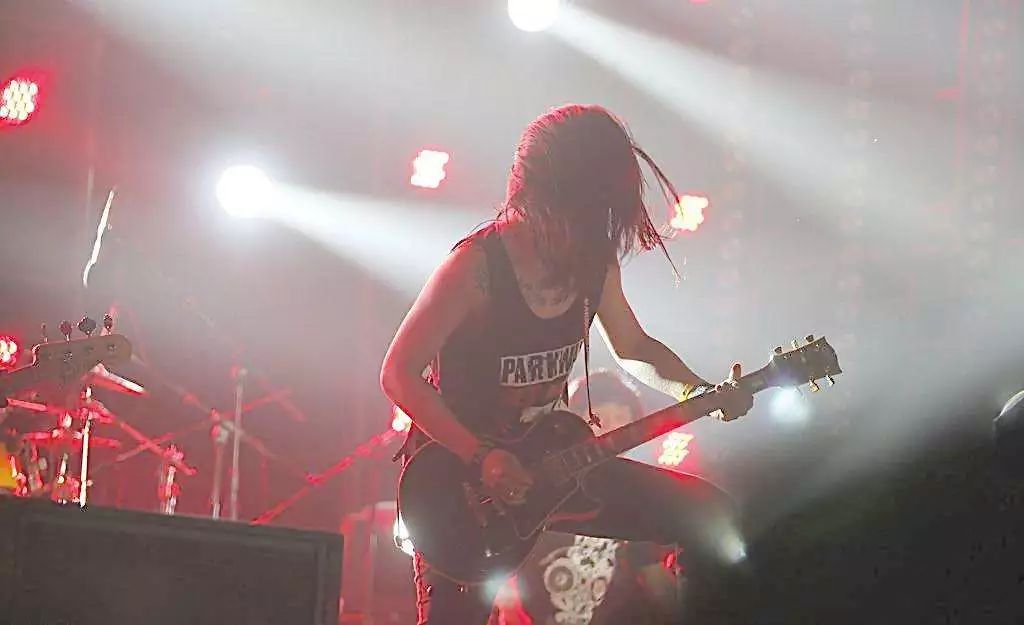 劲爆惊喜！超多品牌逆天折扣！精彩活动享不停！年末远洋城带你1起疯玩，4意狂欢！