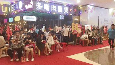 「时空优选」多嘴肉蟹煲，刷爆全国的吮指美味！78元=4人份~超实惠价格，多种口味任选，煲煲好味~