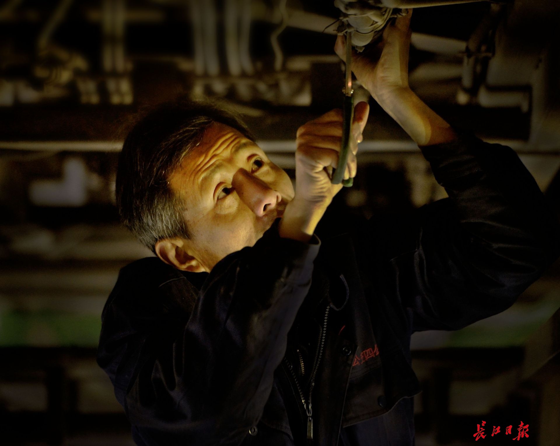 这场公交人和地铁人的“文明赶超”你站谁