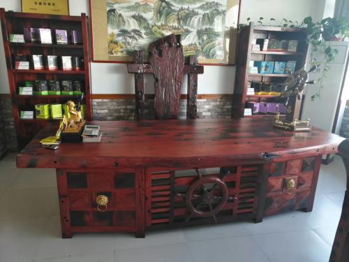 钛金板酒店墙面装饰,古船木装饰板