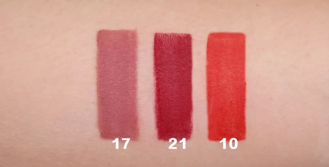 好想尝尝你的口红的味道,不停的舔口红