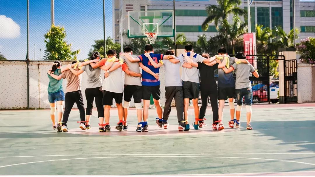 羽绒服上残留的洗衣粉渍怎么去除,羽绒服残留的洗衣粉怎么去除