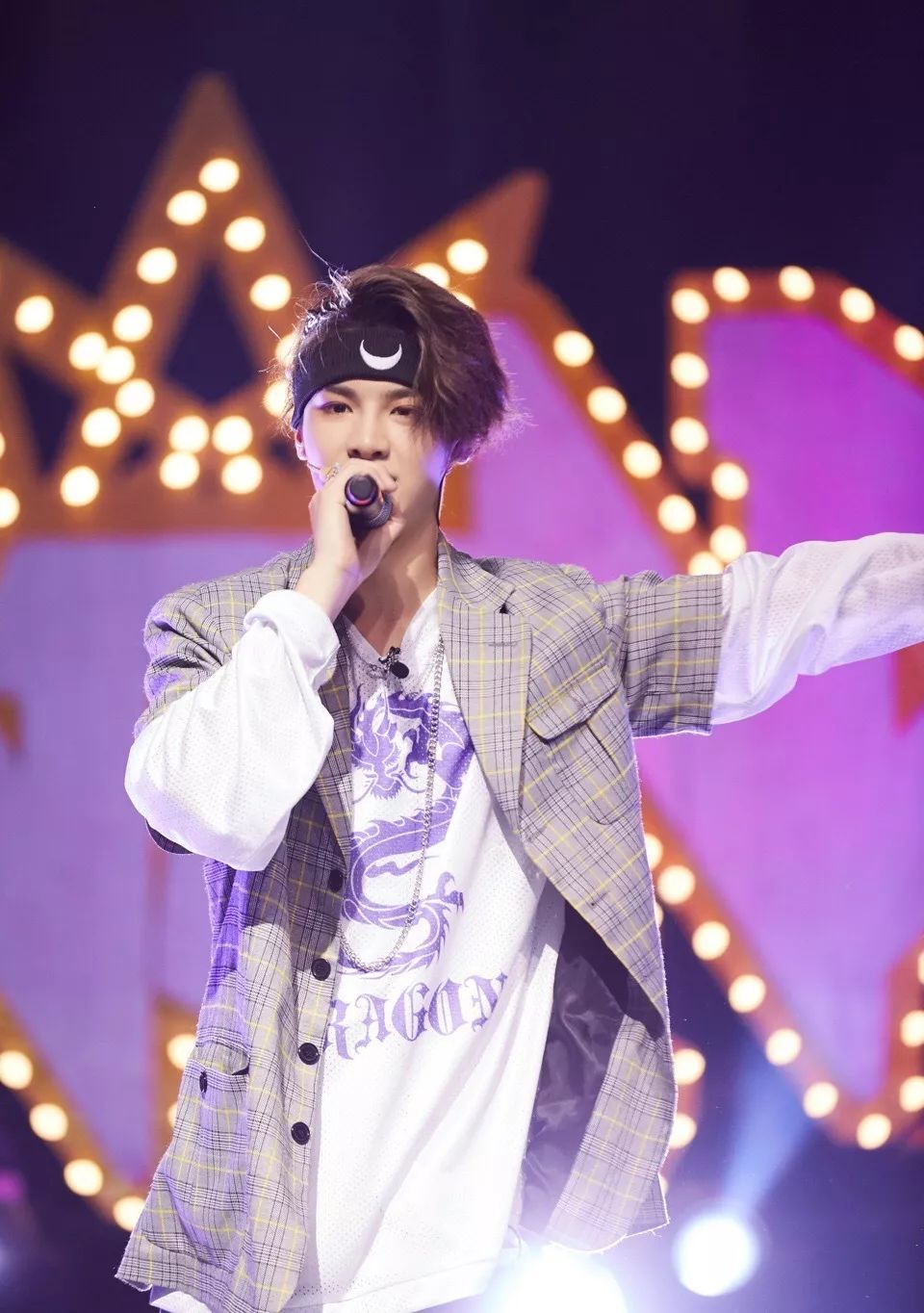 谭松韵明星大侦探最新造型 (谭松韵大侦探穿搭)