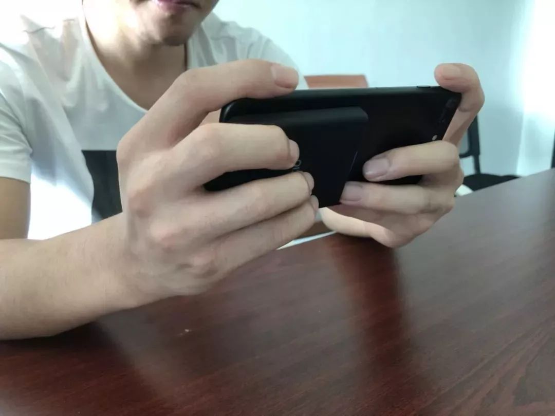 一插就来电，超薄体验简直不要太爽！